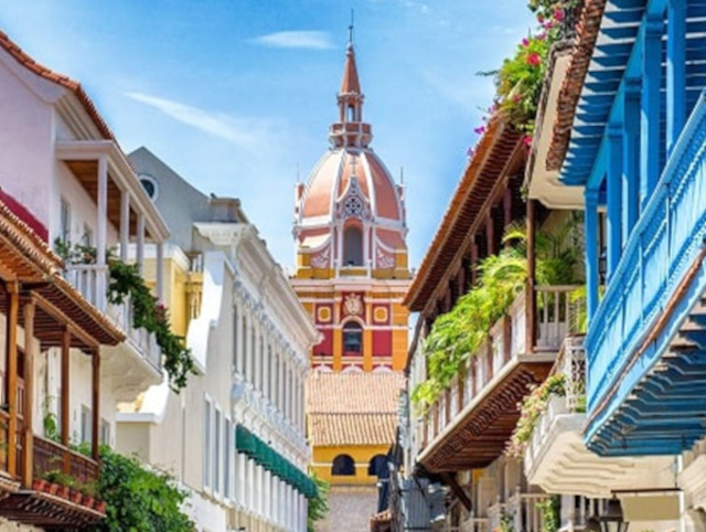 City tour of Cartagena and its walled magic