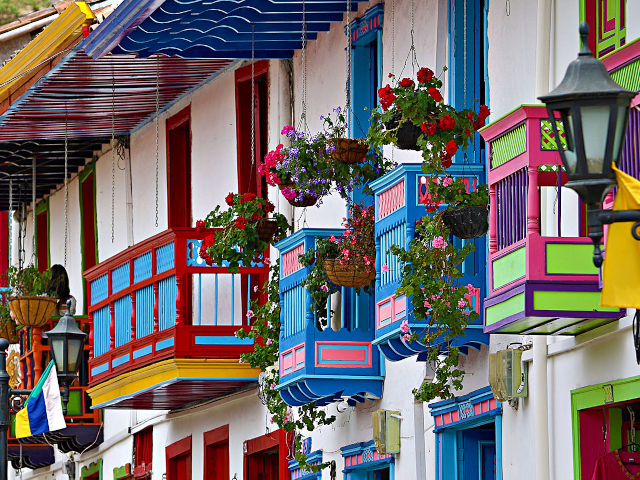 Arquitectura colorida y tradicional de uno de los destinos de Colombia.